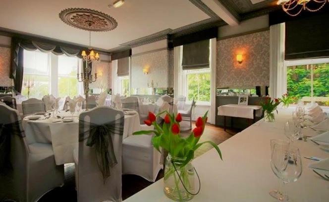 Coquetvale Hotel Ротбури Экстерьер фото